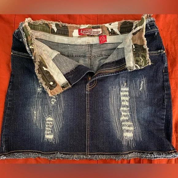 TRUE Y2K Distressed Mini Skirt With Camo Inner Lining Size 14 - Picture 1 of 3